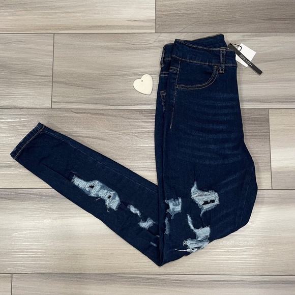 NWT REVAMPED DENIM High Rise Distressed Jeans with Stretch Size 00 - Picture 3 of 9